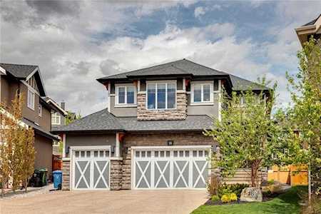 18 Aspen Dale Court SW Calgary, AB T3H 0R9
