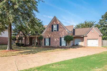 1647 Courtfield Ln Collierville, TN 38017