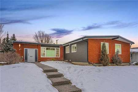 34 Connaught Drive NW Calgary, AB T2K 1V8