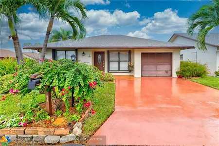 2077 SW 15th Ct Deerfield Beach, FL 33442