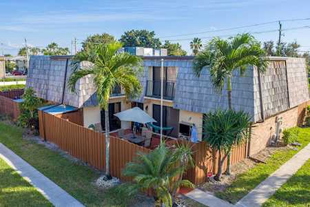 1021 Springdale Circle Palm Springs, FL 33461
