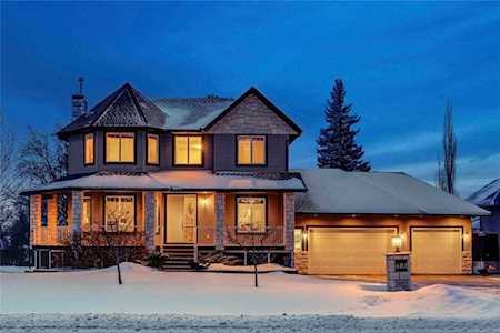 683 East Lakeview Road Chestermere, AB T1X 1A9
