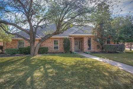 6705 Meadows West Drive S Fort Worth, TX 76132