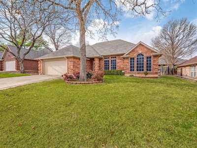 2629 Bent Tree Drive Hurst, TX 76054