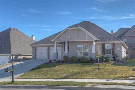 9025 Inwood Street Benbrook, TX 76126