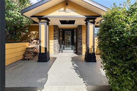 24 Patterson Rise SW Calgary, AB T3H 2E4