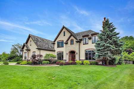 1421 Vineyard Ln Libertyville, IL 60048