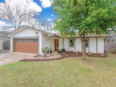 7110 Whispering Oaks Dr Austin, TX 78745