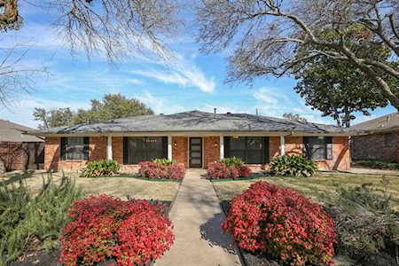 1913 Midcrest Drive Plano, TX 75075