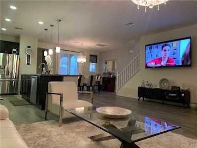 22145 Barrington Way Saugus, CA 91350