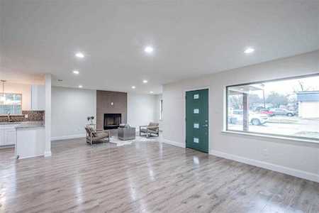 8759 Boundbrook Avenue Dallas, TX 75243
