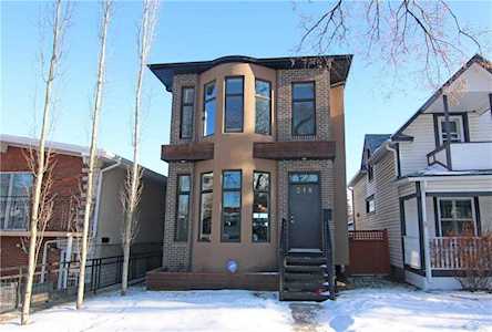 218 8A Street NE Calgary, AB T2E 4J1