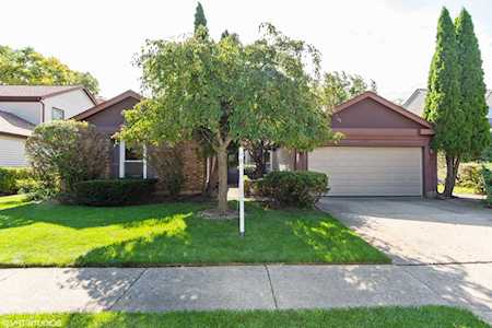 229 E Fox Hill Dr Buffalo Grove, IL 60089