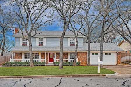 2905 Steve Drive Hurst, TX 76054