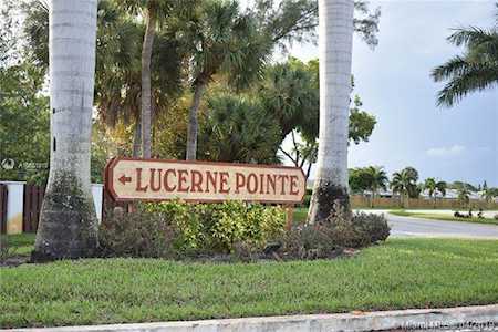 7698 Tahiti Lane #103 Lake Worth, FL 33467