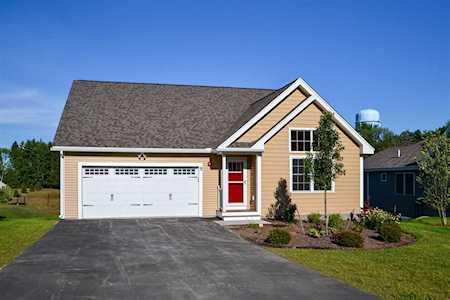 5 Three Ponds Dr Brentwood, NH 03833