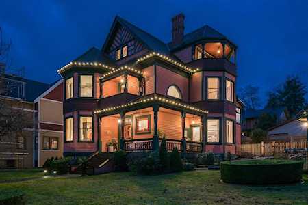 403 St George Street New Westminster, BC V3L 1L1
