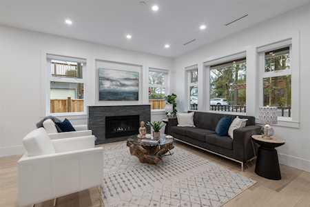 1828 Graveley Street Vancouver, BC V5L 3B3