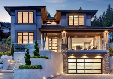 286 Monteray Avenue North Vancouver, BC V7N 3E6