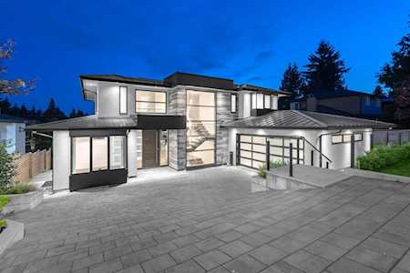 925 Beaumont Drive North Vancouver, BC V7R 1P5