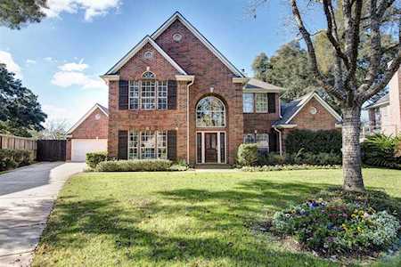 2 Parkland Ct Spring Valley Village, TX 77055
