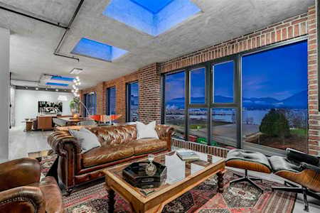 27 Alexander Street #809 Vancouver, BC V6A 1B2