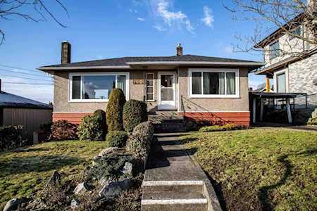 7957 Strathearn Avenue Burnaby, BC V5J 3Y4