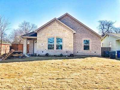 1042 N Bagley Street Dallas, TX 75211