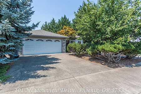 101 Meadow View Dr Phoenix, OR 97535