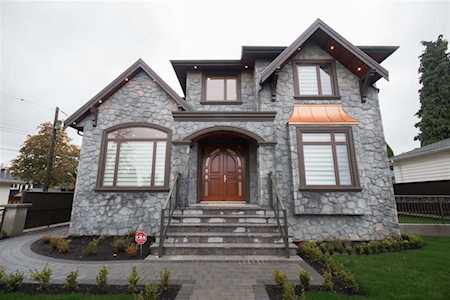 6741 Charles Street Burnaby, BC V5B 2H4