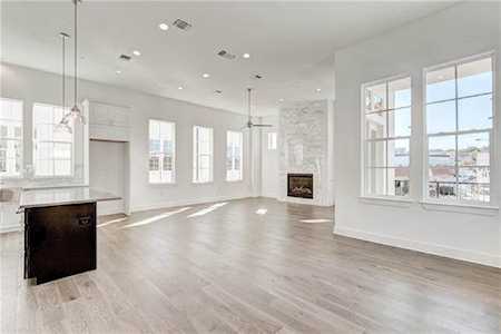 1409 Town Creek Dr Austin, TX 78741