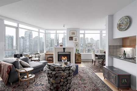 1383 Marinaside Crescent #2205 Vancouver, BC V6Z 2W9