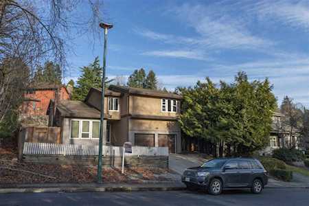 1249 Lansdowne Drive Coquitlam, BC V3E 1S6