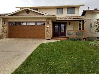 7 Scenic Way NW Calgary, AB T3J 1B2