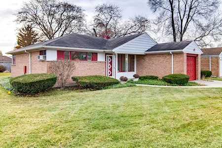909 W Villa Dr Des Plaines, IL 60016