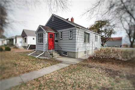 703 N 12C St Lethbridge, AB T1H 2N8