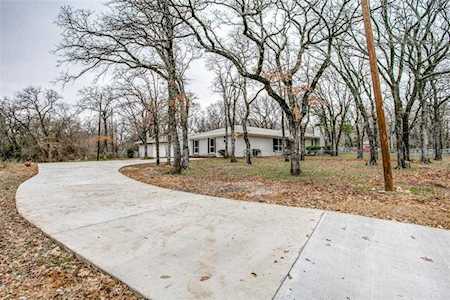 2336 Los Robles Street Grapevine, TX 76051