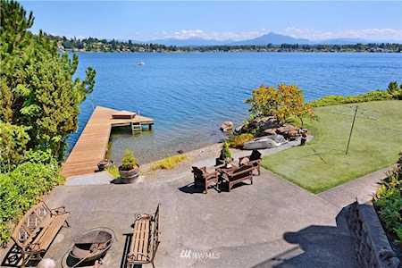 10419 E Davies Loop Rd Lake Stevens, WA 98258