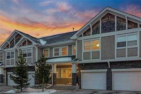 75 Wentworth Common SW Calgary, AB T3H 5V3