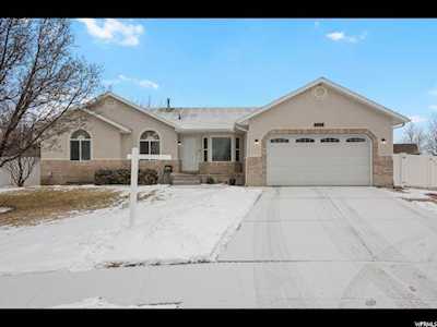 5227 W Butterfield Peak Cir Riverton, UT 84096