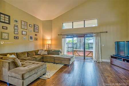 9905 SW 16th St Pembroke Pines, FL 33025