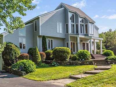 16 Catherine Cir Stow, MA 01775