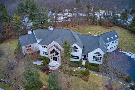 13 Presidential Dr Southborough, MA 01772