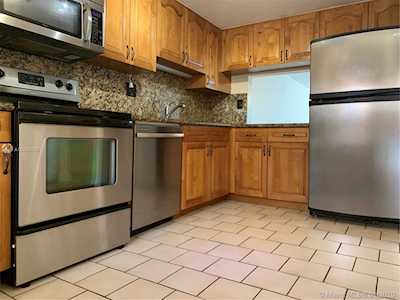 400 Commodore Dr #211 Plantation, FL 33325
