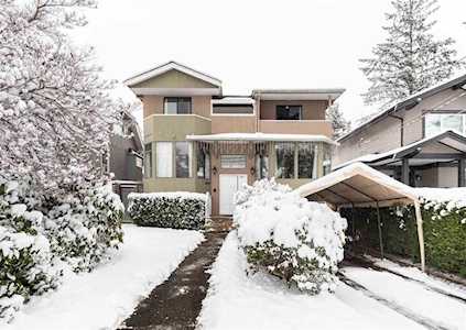 2608 Chesterfield Avenue North Vancouver, BC V7N 3M2