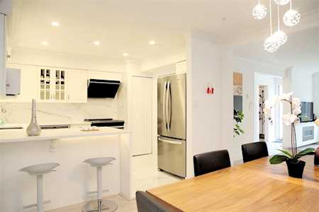 2171 W 15th Avenue Vancouver, BC V6K 2Y4