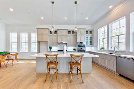 3332 W 12 Houston, TX 77008