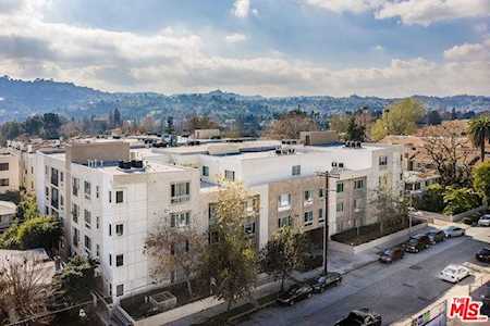 10878 Bloomfield Street #408 Toluca Lake, CA 91602