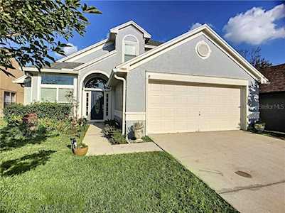 1042 Kelsey Avenue Oviedo, FL 32765