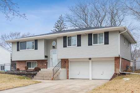211 Wakefield Ln Schaumburg, IL 60193
